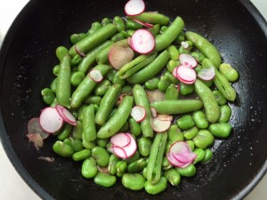 snack peas fav a in skillet
